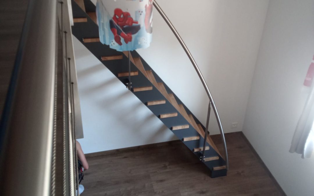 Escalier et barrière d’une Mezzanine